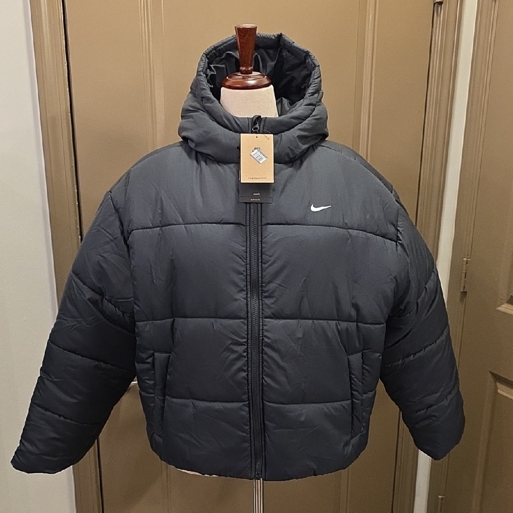 BNWT Nike Women's Therma-FIT Puffer Coat